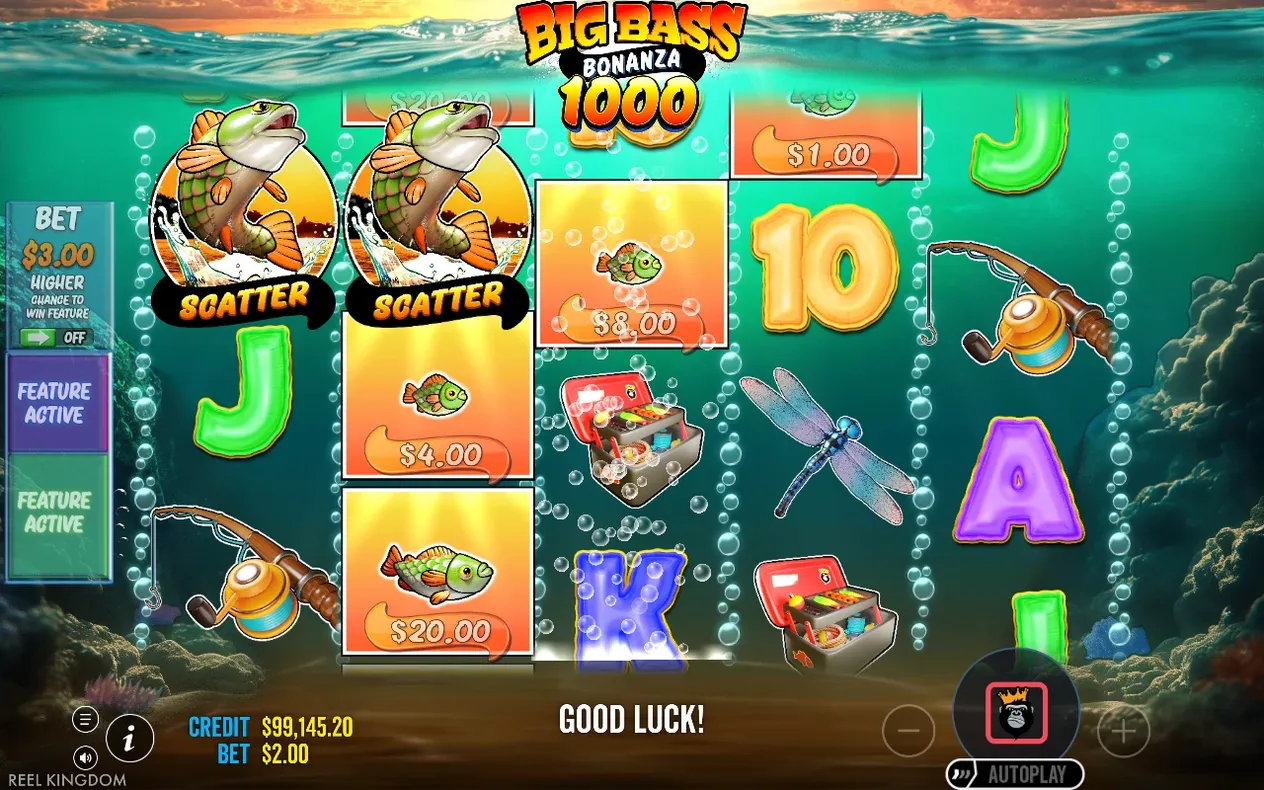 Dos Scatter bass activan Free Spins con fichas de dinero de $1.00, $4.00, $8.00 y $20.00 en pantalla