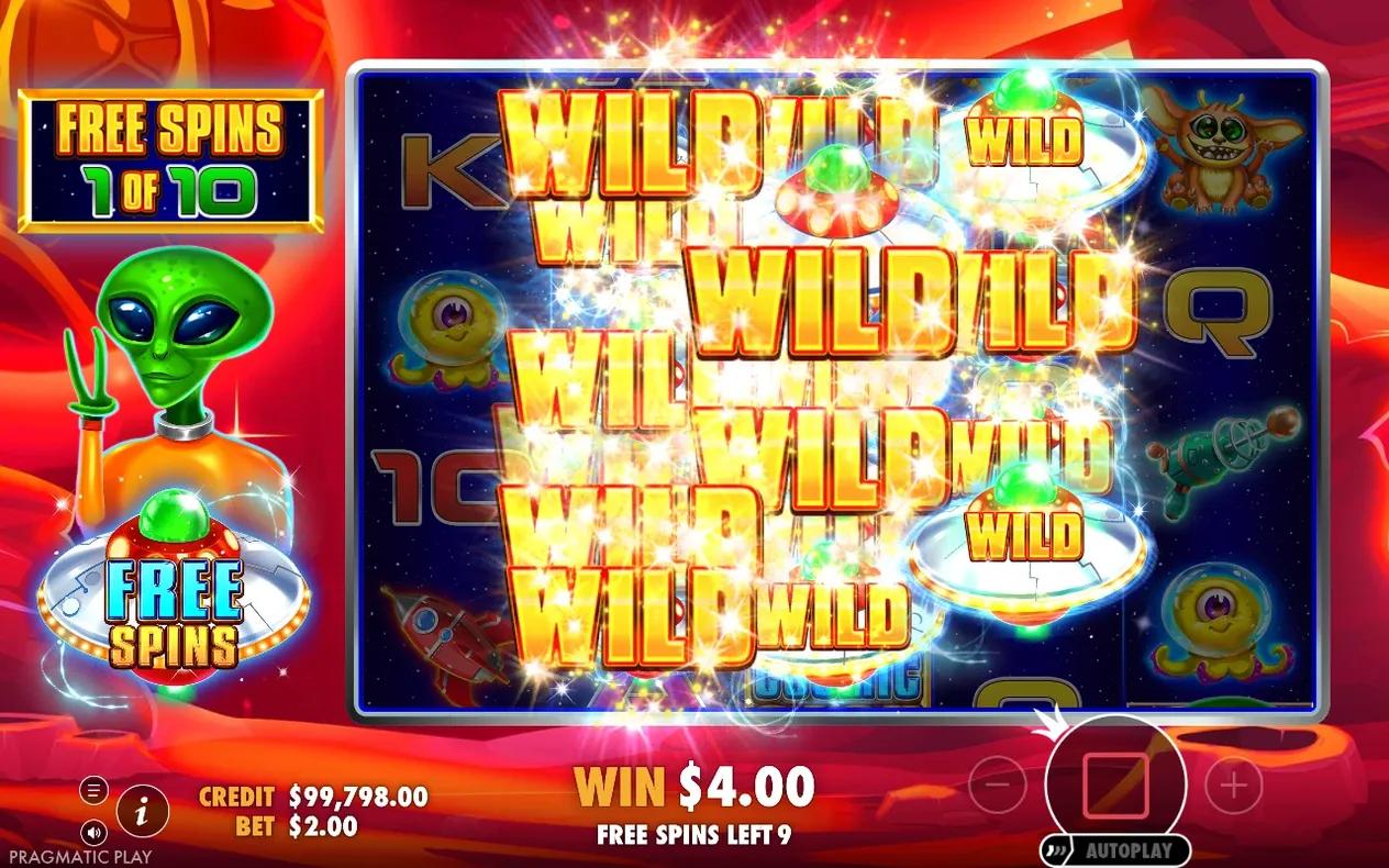 Giro gratis 1 de 10: símbolos WILD cubren varios carretes junto al alienígena verde, ganancia de $4.00